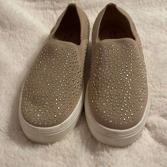 Sketchers light pink with bling Size 8 sneakers - Picture 2 of 8